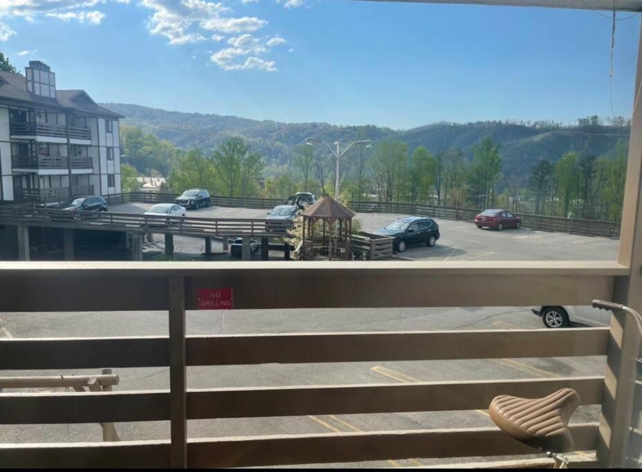 Relaxing Mountain Condo In Gatlinburg With City View ! Exterior foto
