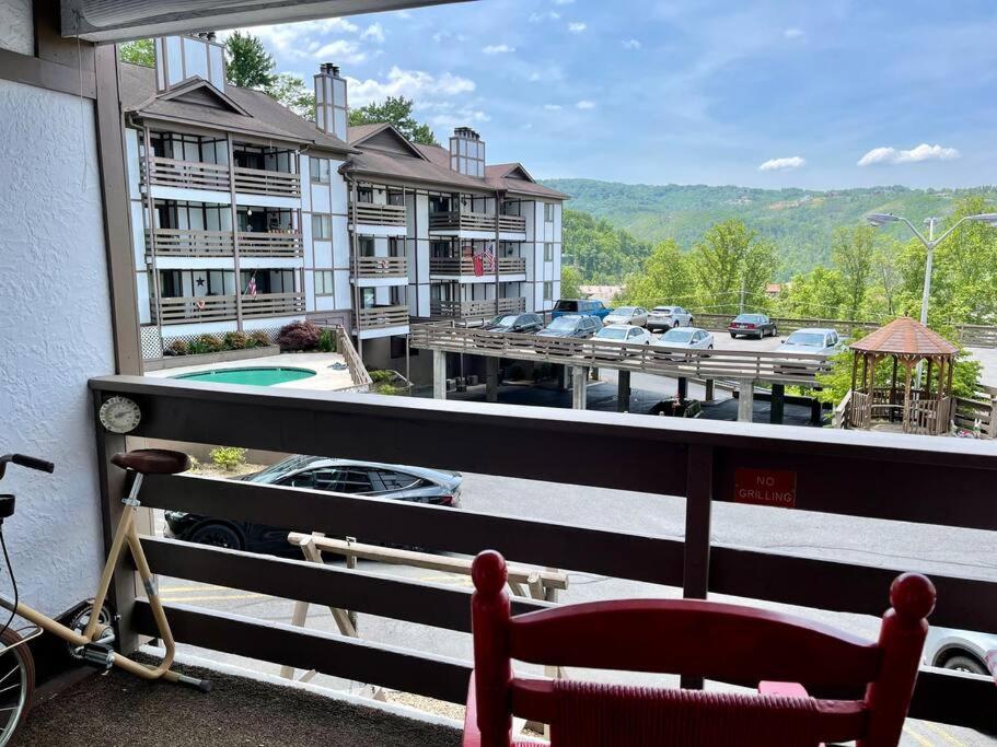 Relaxing Mountain Condo In Gatlinburg With City View ! Exterior foto